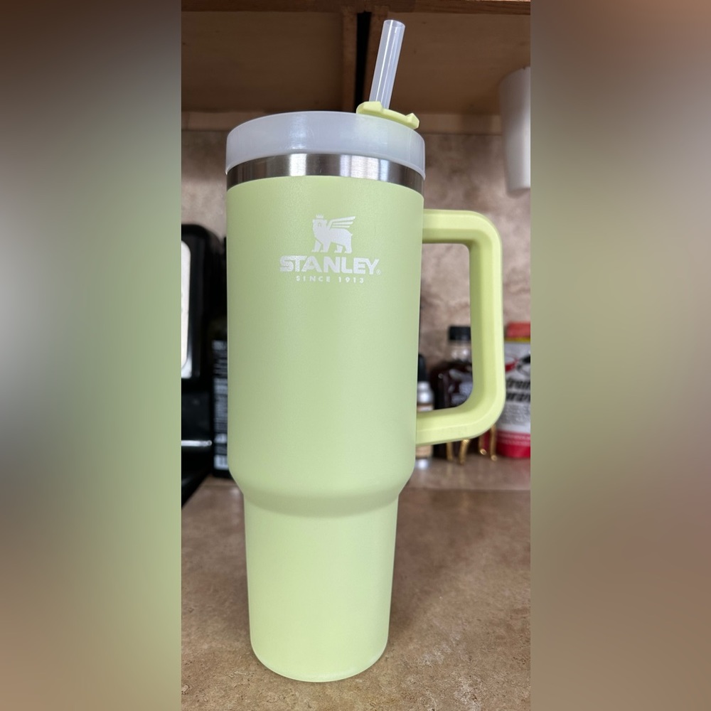 Stanley 40oz Quencher - CITRON!